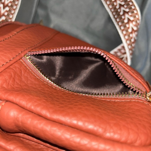 Red Crossbody Sling Bag Pebbled Leather Look - Picture 6 of 6